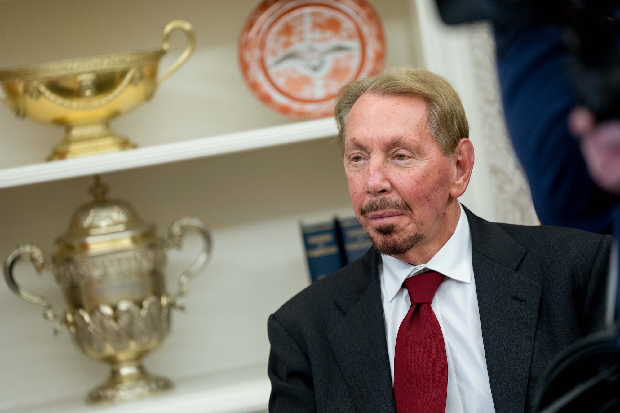 Oracle Founder Larry Ellison Becomes World’s Richest Person