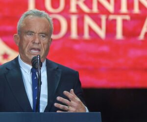Robert F. Kennedy Jr. honors Charlie Kirk at memorial 