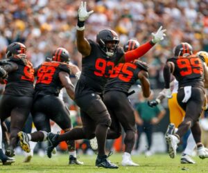 Browns break into win column with wild comeback vs. Packers