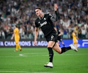 Transfer rumors, news: Chelsea, Man United eye cut-priced Vlahovic