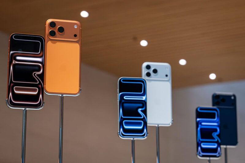 Apple iOS 26.0.1 New iPhone Software: Should You Upgrade?