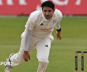 County Championship: Notts edge closer to title against Warwickshire