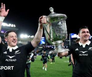 New Zealand retain Bledisloe Cup with 33-24 win against Australia