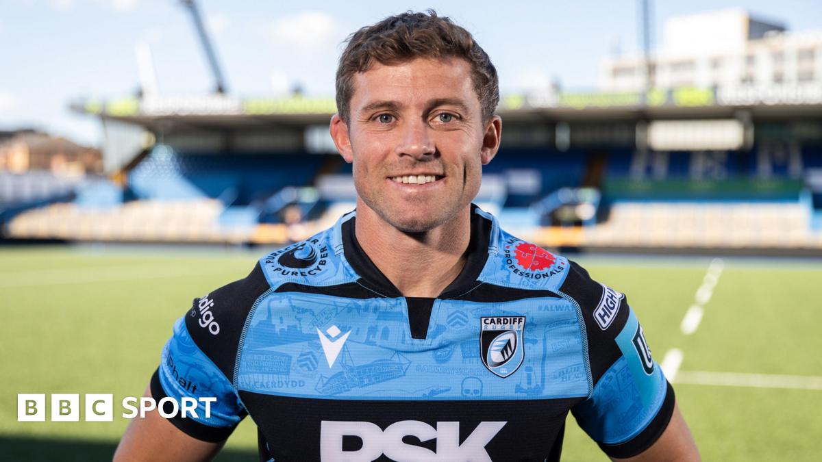 Leigh Halfpenny: Former Wales full-back signs for Cardiff