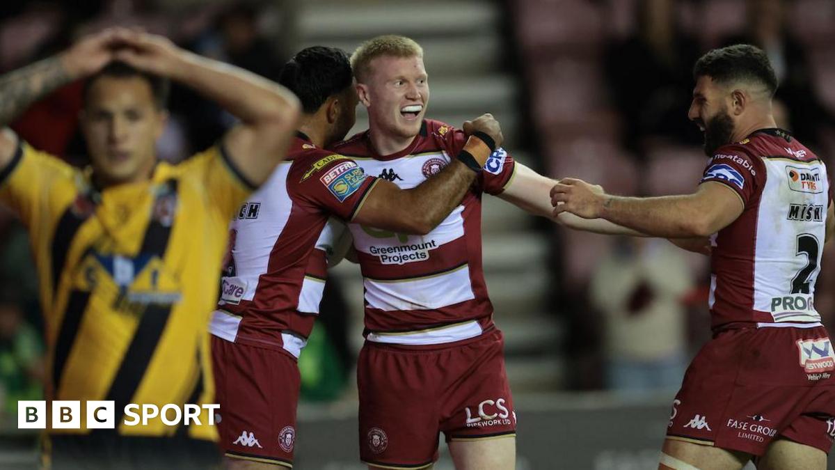 Wigan 62-6 Castleford: Warriors clinch Super League top-two finish with 11-try win