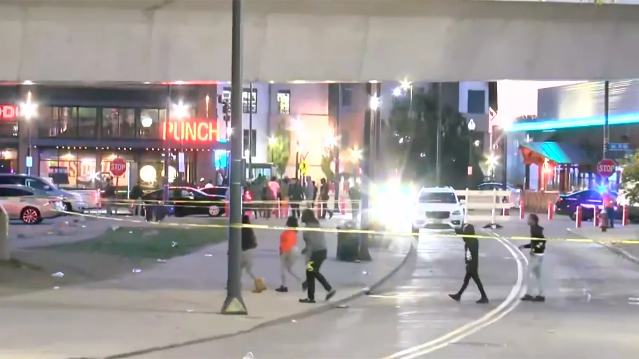 Shooting outside downtown Cleveland bar injures 5 people