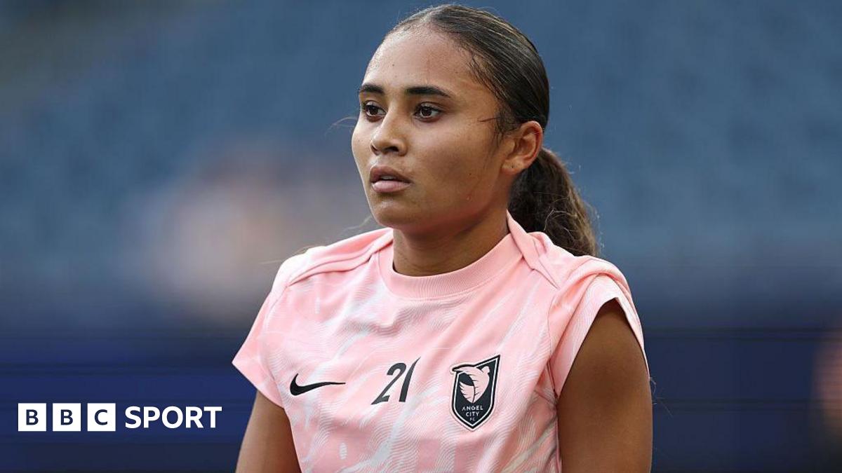 Alyssa Thompson: Chelsea agree club record deal for USA forward