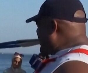 Egyptian wrestler pulls 700-ton ship with his teeth