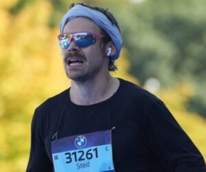 Harry Styles runs the Berlin Marathon in under 3 hours