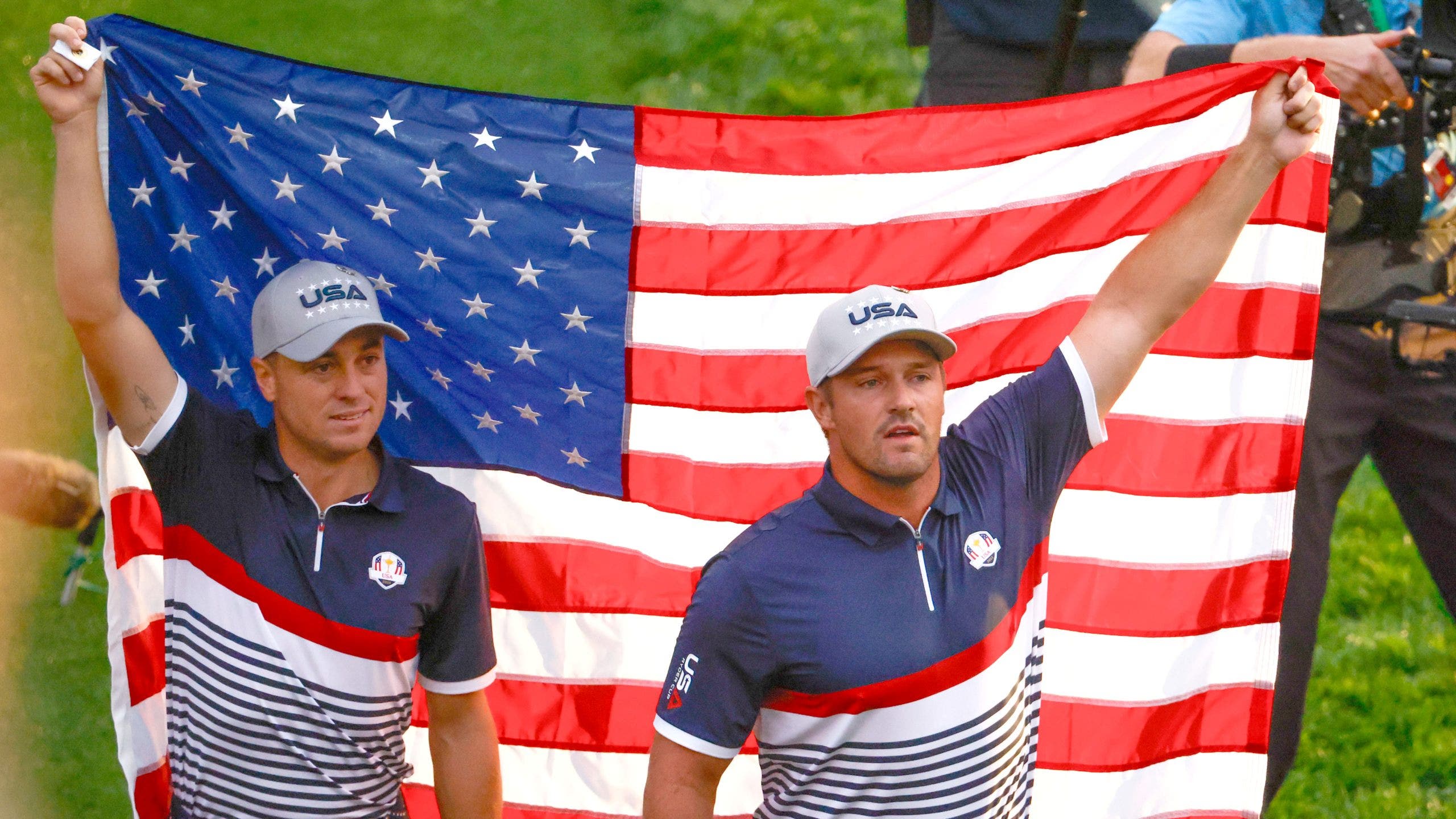 Bryson DeChambeau, Justin Thomas kick off Ryder Cup with American flag display