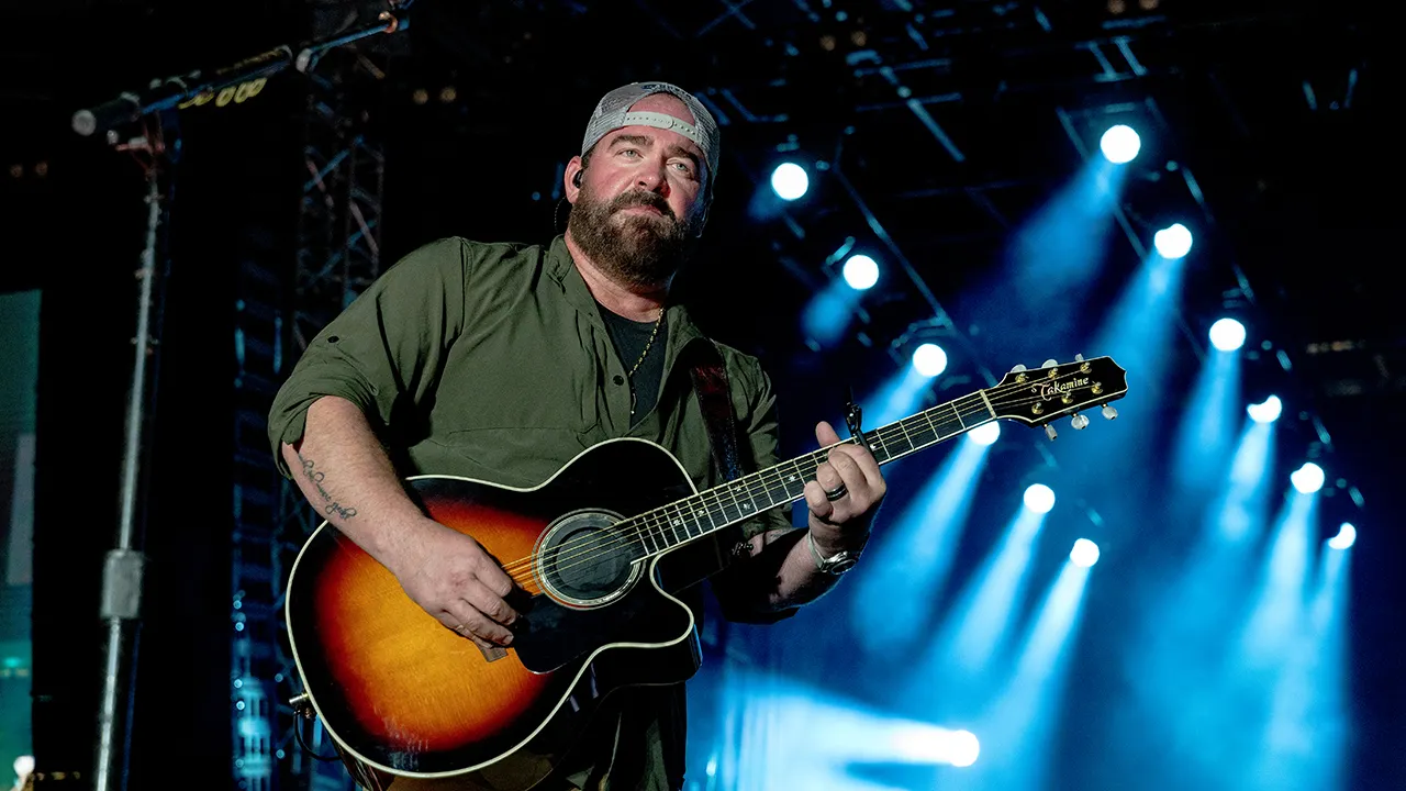 Lee Brice honors Charlie Kirk with heartfelt tribute during concert
