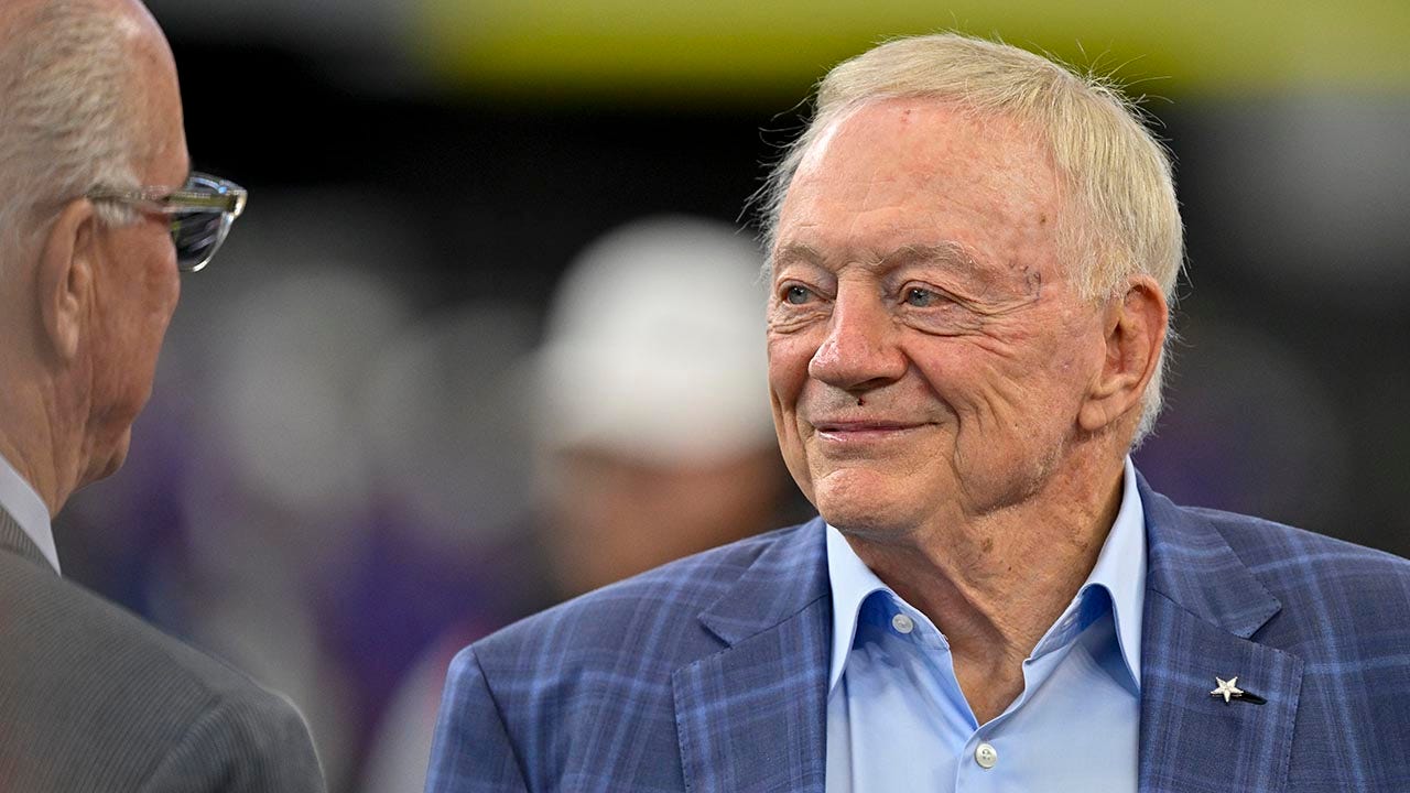 Jerry Jones reacts to Packers fans’ ‘Thank you’ chants