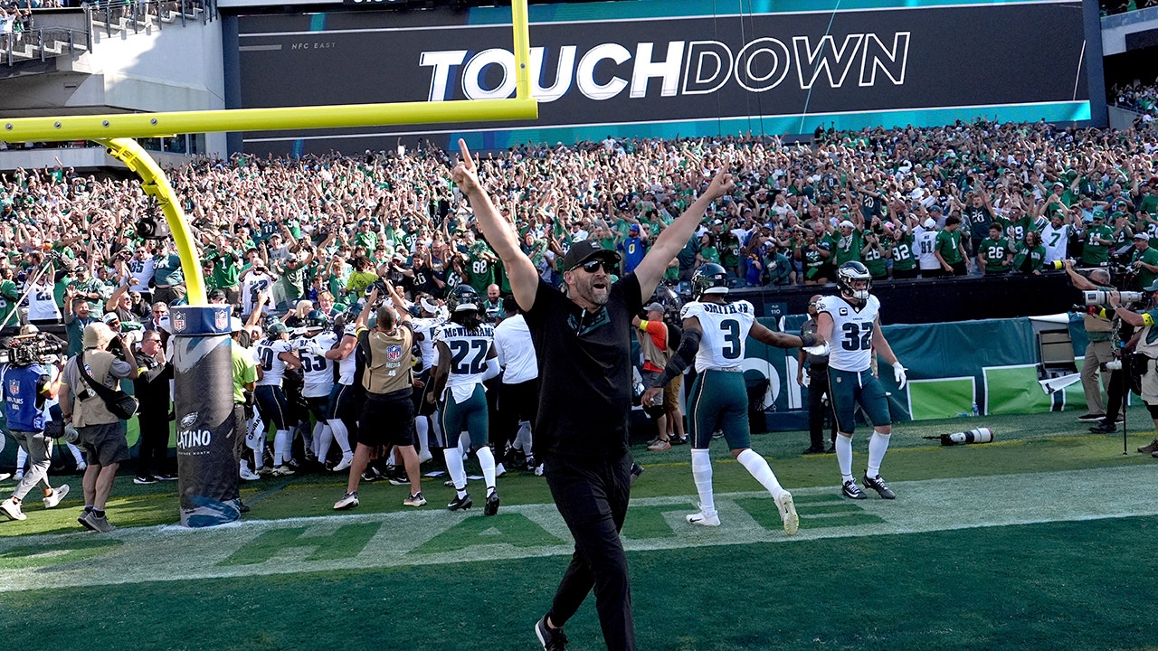 NFL news: Eagles’ Jordan Davis returns blocked field goal for touchdown