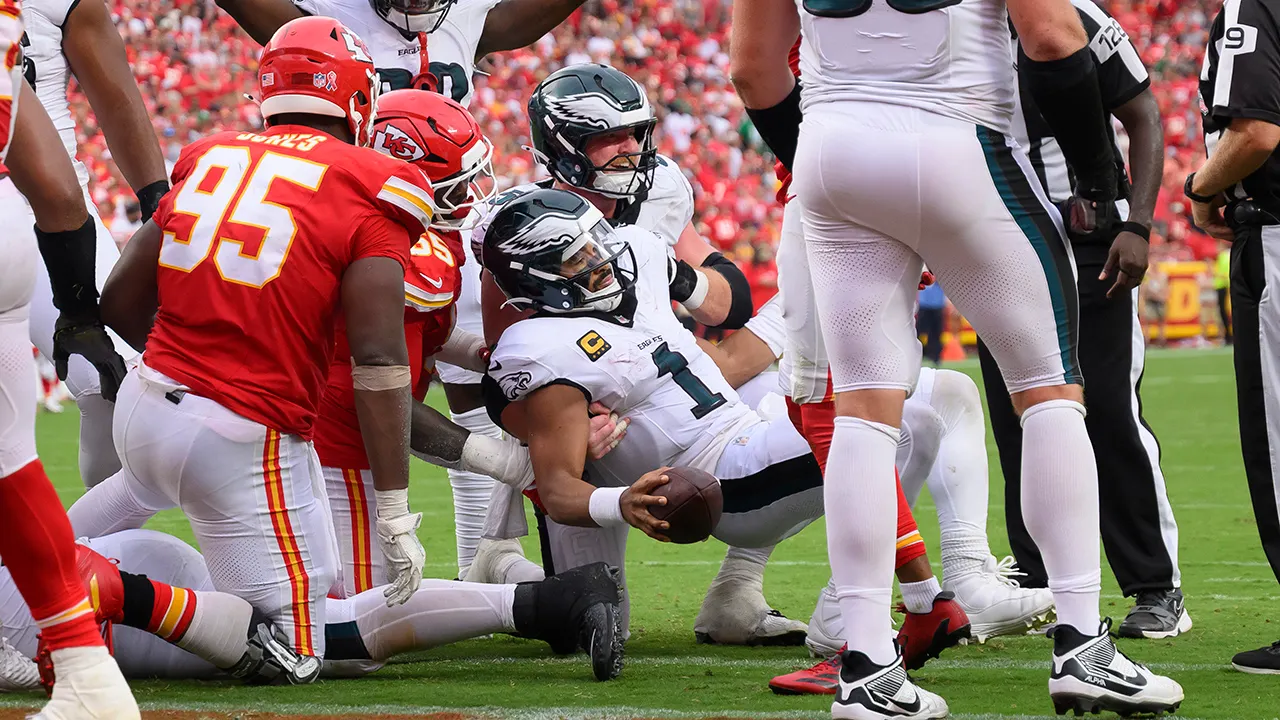 NFL news: Eagles lineman fires back at tush push critics