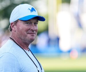 Brett Favre backs Jon Gruden to coach Arkansas