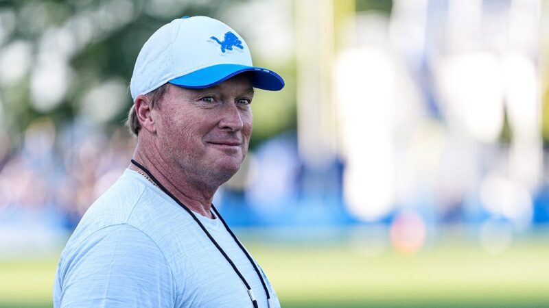 Brett Favre backs Jon Gruden to coach Arkansas