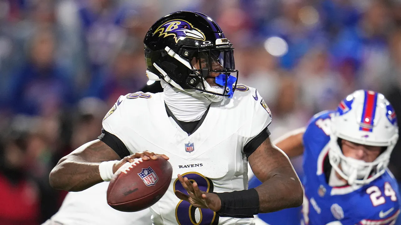 Ravens’ Lamar Jackson retaliates after getting smacked in helmet by fan