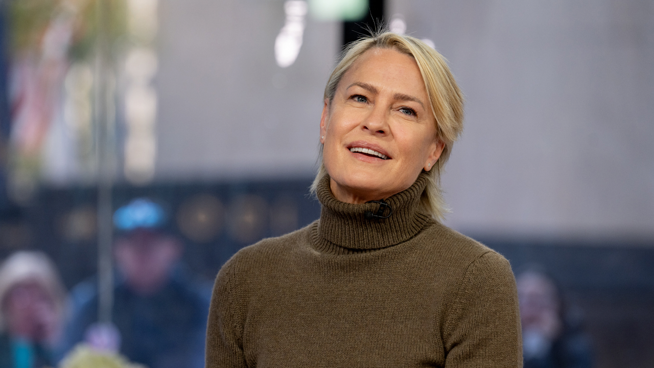 House of Cards star Robin Wright flees US for new life in England