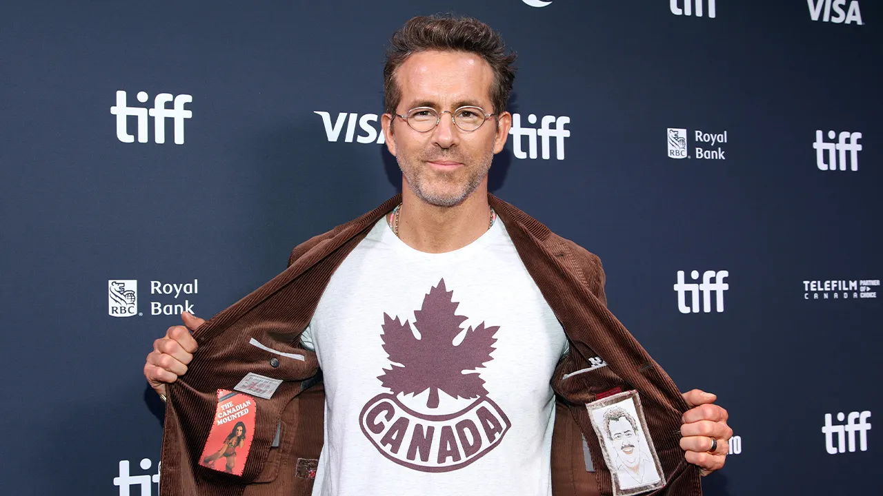 Ryan Reynolds recalls swapping phones with MAGA supporter to compare algorithms