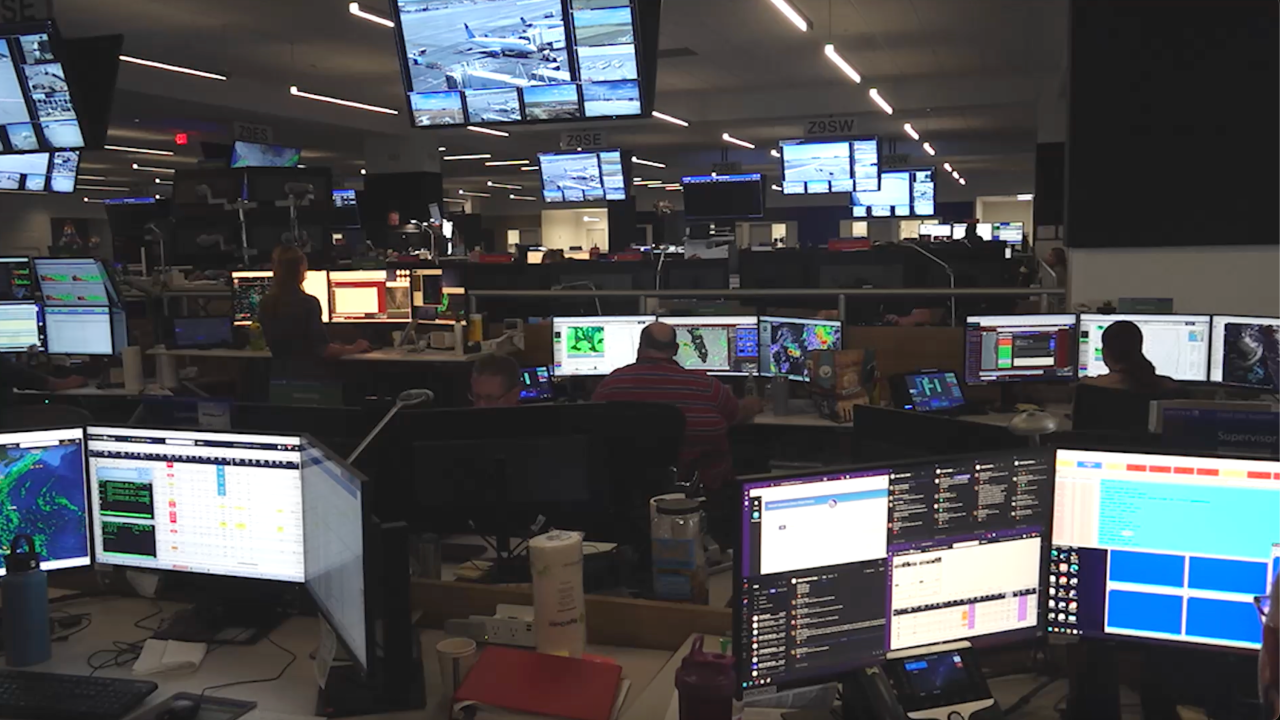 Inside United Airlines’ 24/7 Chicago operations center managing daily flights