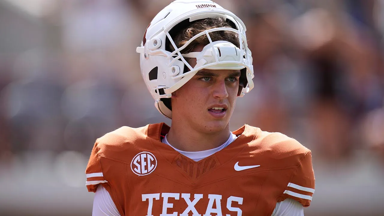 Arch Manning faces boos in Texas’ win over UTEP