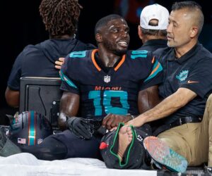 Tyreek Hill’s injuries revealed after being carted off vs. Jets