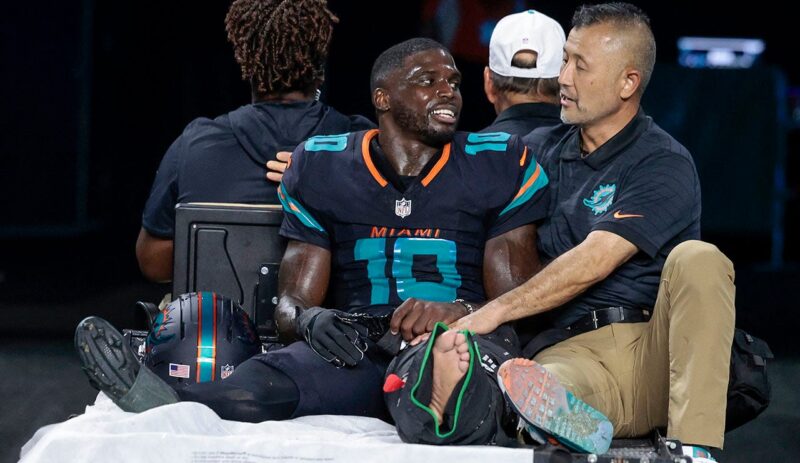 Tyreek Hill’s injuries revealed after being carted off vs. Jets