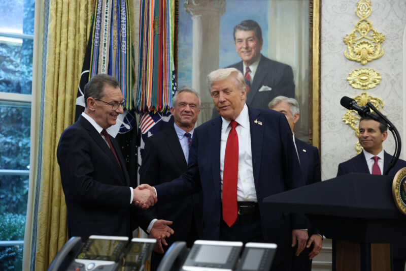 Pfizer, Trump strike drug pricing deal
