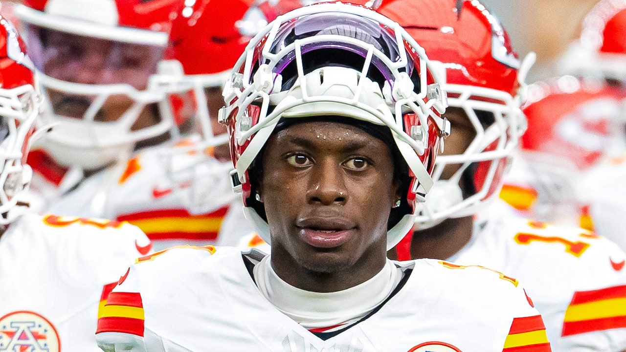 Chiefs’ Xavier Worthy injured in collision with teammate Travis Kelce