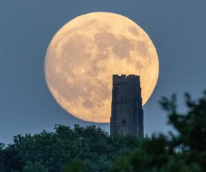 Why The Harvest ‘Supermoon’ Is Late This Year — And When To See It