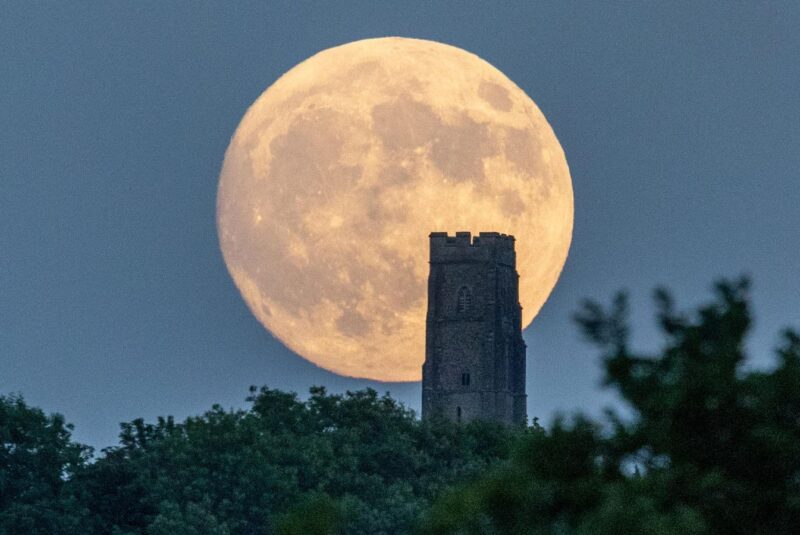 Why The Harvest ‘Supermoon’ Is Late This Year — And When To See It