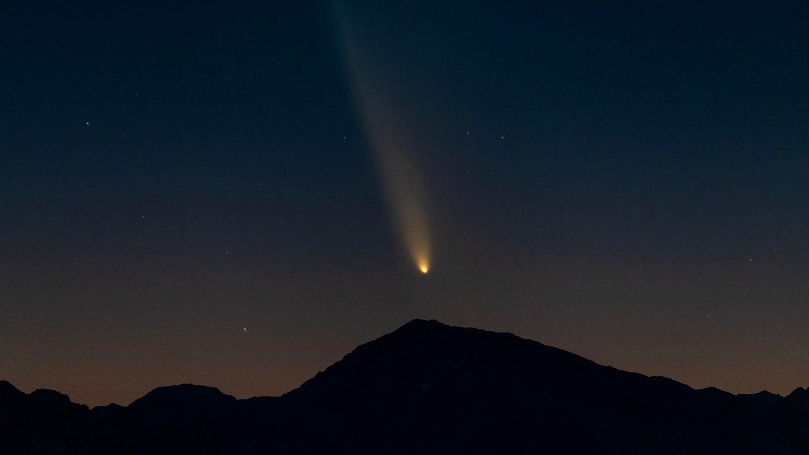 See Rare Sight Of Two Comets As Meteor Shower Peaks — Here’s When