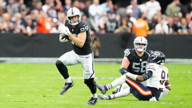 Raiders TE Brock Bowers inactive vs. Colts with knee injury
