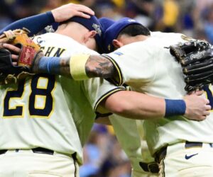 Homer-happy Brewers cruise, put Cubs into 2-0 NLDS hole