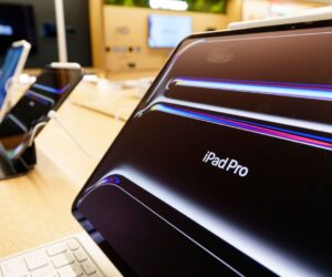 iPhone 17 Pro Issues, iPad Pro Specs Leak, ICEBlock Controversy