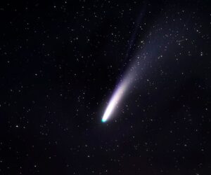 How To See Two Comets Close To Bright Stars