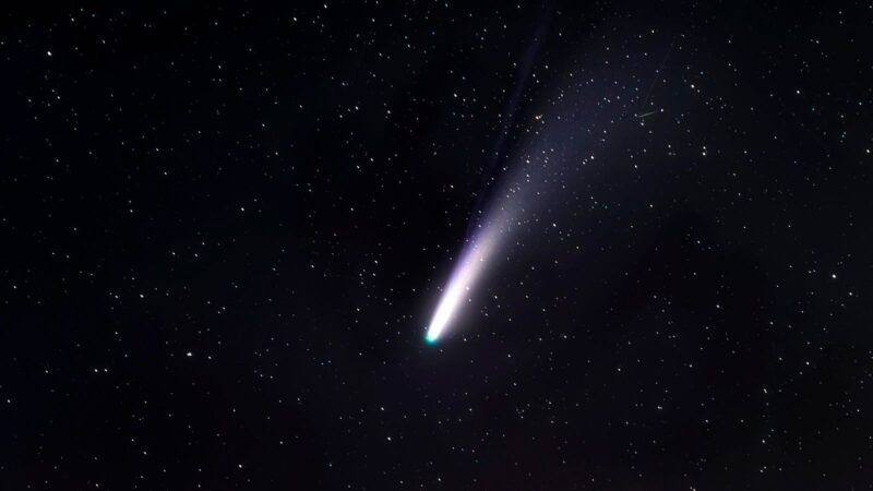 How To See Two Comets Close To Bright Stars