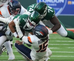 Glenn defends Justin Fields despite Jets’ -10 net pass yards