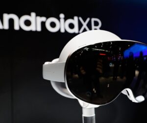 Samsung Teases Imminent New Galaxy Headset With $100 Free Offer