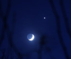 Don’t Miss Sunday’s Beautiful Crescent Moon Beside Brilliant Venus