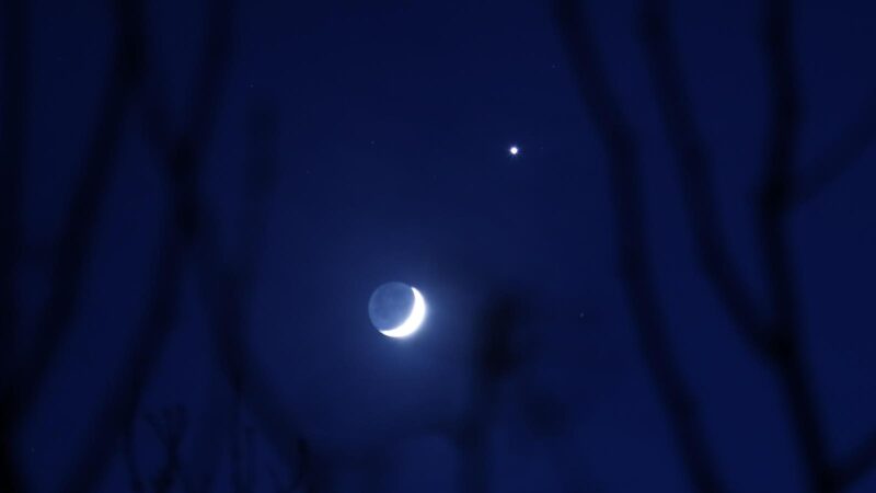 Don’t Miss Sunday’s Beautiful Crescent Moon Beside Brilliant Venus