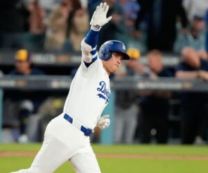 MLB playoffs live updates, analysis: NLCS Game 4, ALCS Game 5