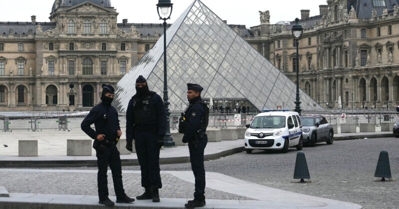 Thieves Steal Napoleon’s Jewelry from The Louvre in Paris: Report