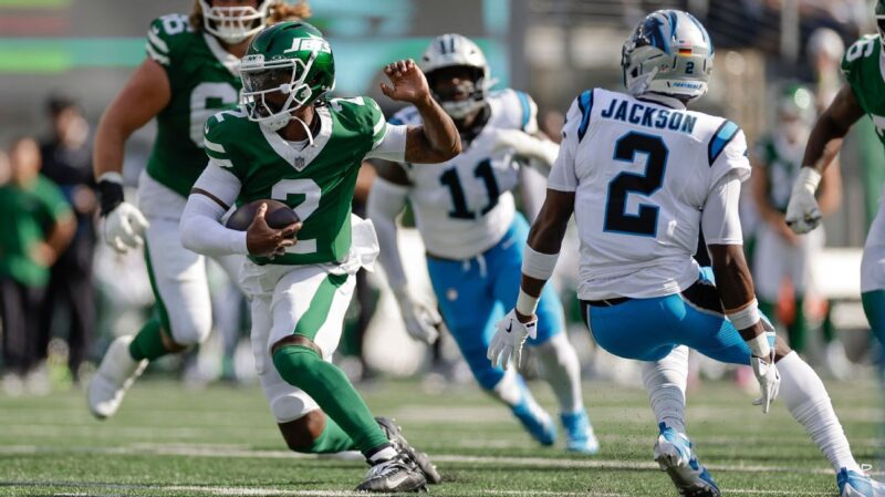 Jets bench ineffective Justin Fields in favor of Tyrod Taylor