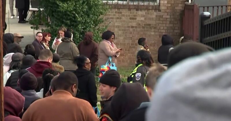 Federal workers line up at food banks ahead of first missed check since shutdown