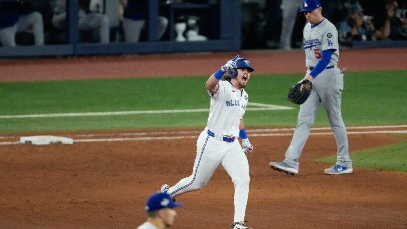Blue Jays plate 11 vs. Dodgers, roll in World Series Game 1