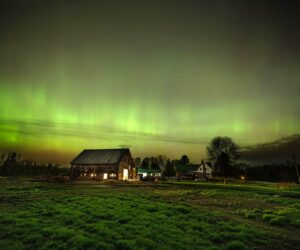 12 States May See Aurora Tuesday Night