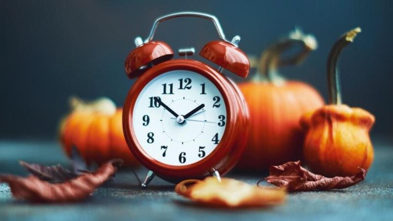 When To Turn Clocks Back This Weekend As Daylight Saving Time Ends