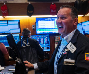 Stock market sets records in uncertain economy