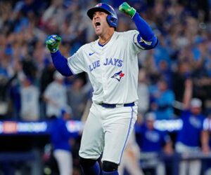 Toronto Blue Jays advance to World Series, will face Los Angeles Dodgers